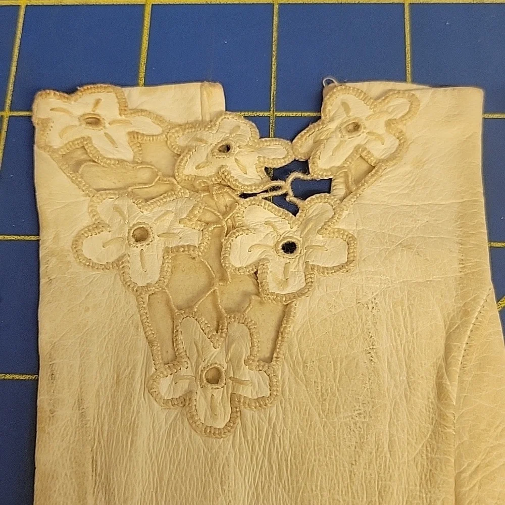 Vintage Cream Soft Lesther Gloves with Floral Detail 1940s Era